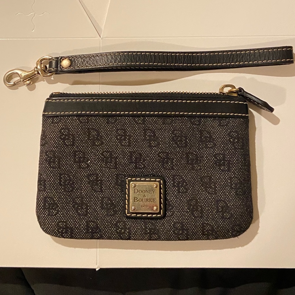 Dooney & Bourke wristlet